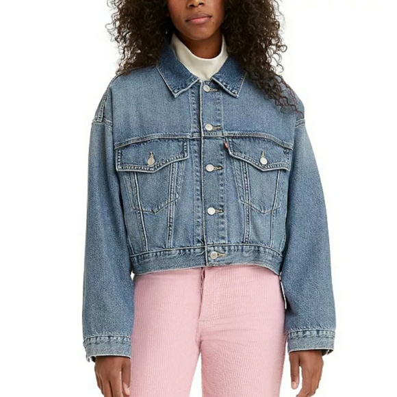 Levi's Jackets & Blazers - 💎Levi's Oversized Medium Wash Denim Cropped Trucker Jacket